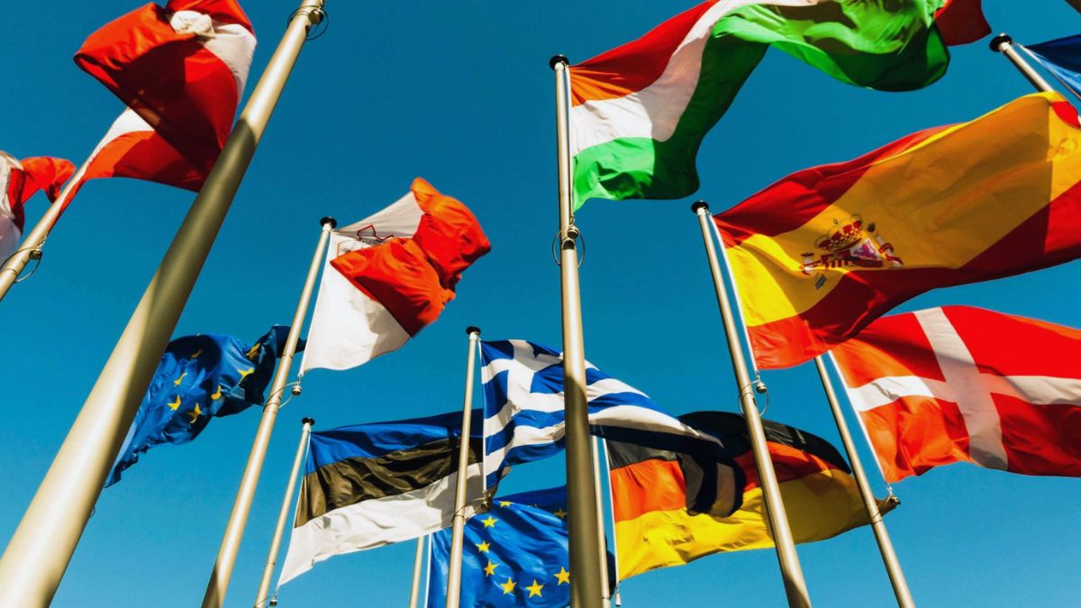 Jawaban dalam menyelesaikan masalah luar negeri indonesia selalu mengedepankan cara